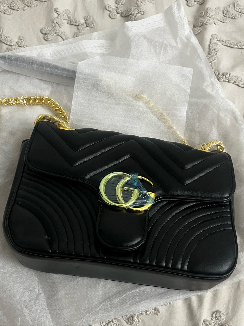 Source Unknown Black Quilted Shoulder Bag with Gold Chain